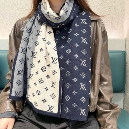 New LV couple scarves, high-end cashmere, imported knit, size 180*32. Limited colors, selling fast!