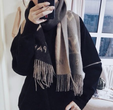 LV highly anticipated item. After four months of development, perfect tri-color gradient achieved with complex craftsmanship. Double-sided jacquard, over 20 yarns used. Original store price over 10,000.