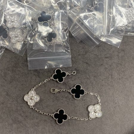 V Clover Five-Flower Bracelet
