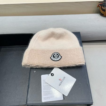 Moncler classic knit beanie, a winter favorite for girls. Versatile and cute, with many colors. Features a real fox fur pom-pom, soft and shiny. Get yours now!