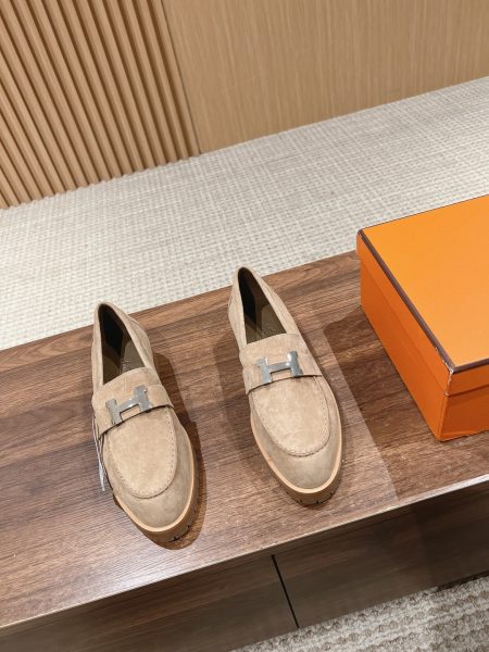 Hermes thick sole loafers, a luxury classic. Simple yet elegant design, comfortable fit for all foot types. Essential basic footwear. Sizes 35-39.