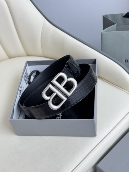 Balenciaga 3.0cm wide French luxury brand. Imported calfskin, brass hardware. Versatile essential.