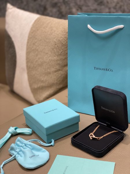 High-end V-gold custom TF double ring with diamond horseshoe necklace, full set packaging.