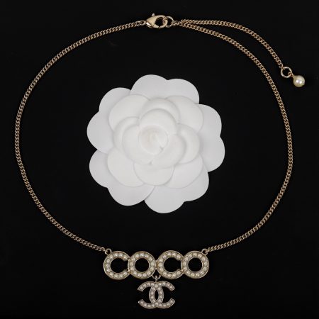 Chanel Coco double C pearl necklace. Adjustable length 40+8cm. Features Swarovski pearls from HK, unique color and texture. Elegant and refined, highly recommended for daily wear.