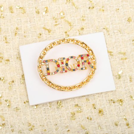 Dior latest彩钻胸针 with Swarovski crystals, exquisite brass hardware, superior finish. Highly recommended for perfect wear.