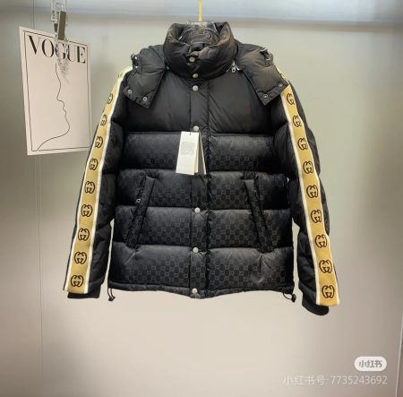 Top-grade foreign trade Gucci classic floral reflective sleeve embroidery GG down jacket. Colors: Black. Sizes: 42, 44, 46, 48, 50.